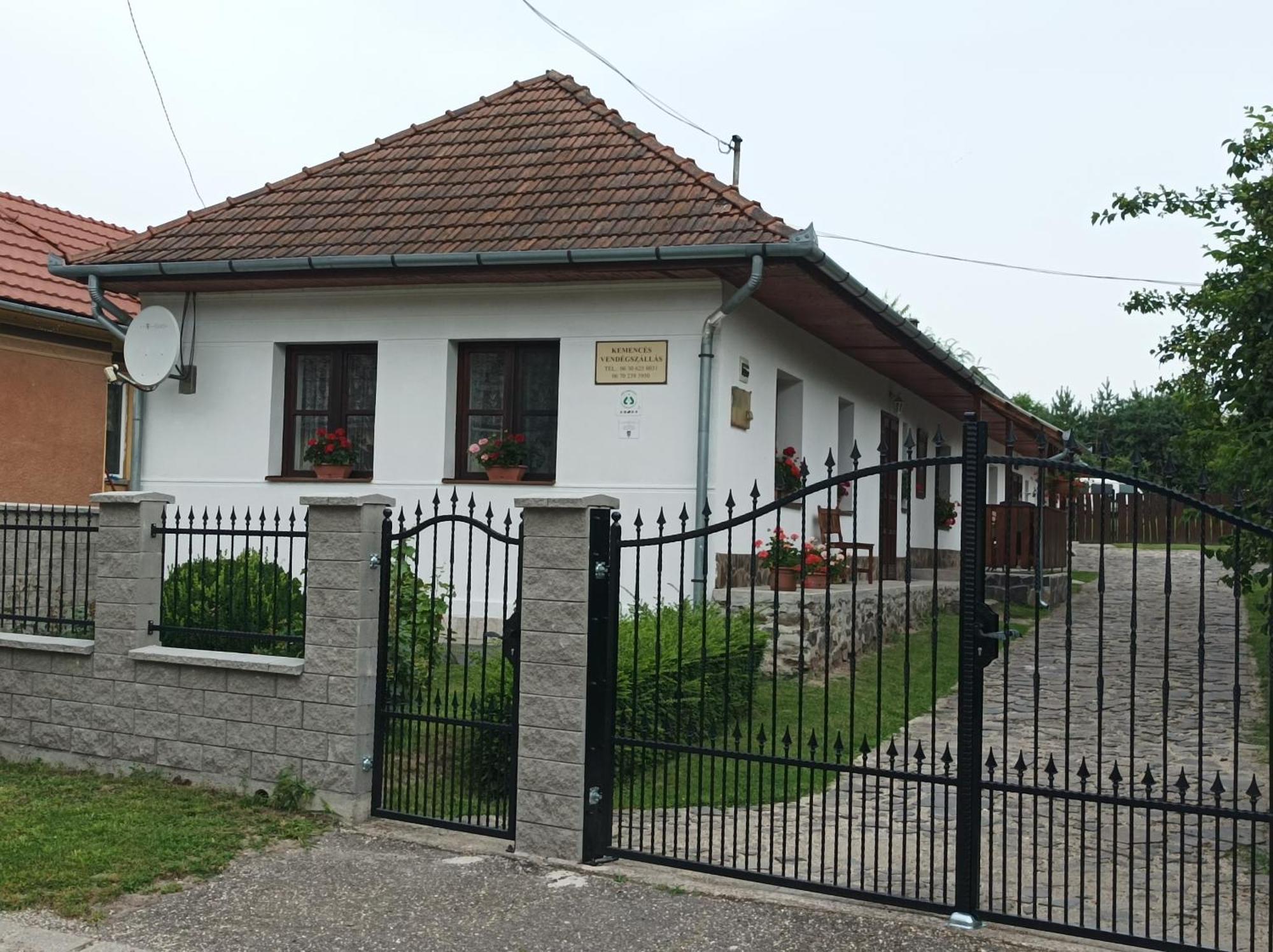 Kemences Vendeghaz Otel Mikohaza Dış mekan fotoğraf