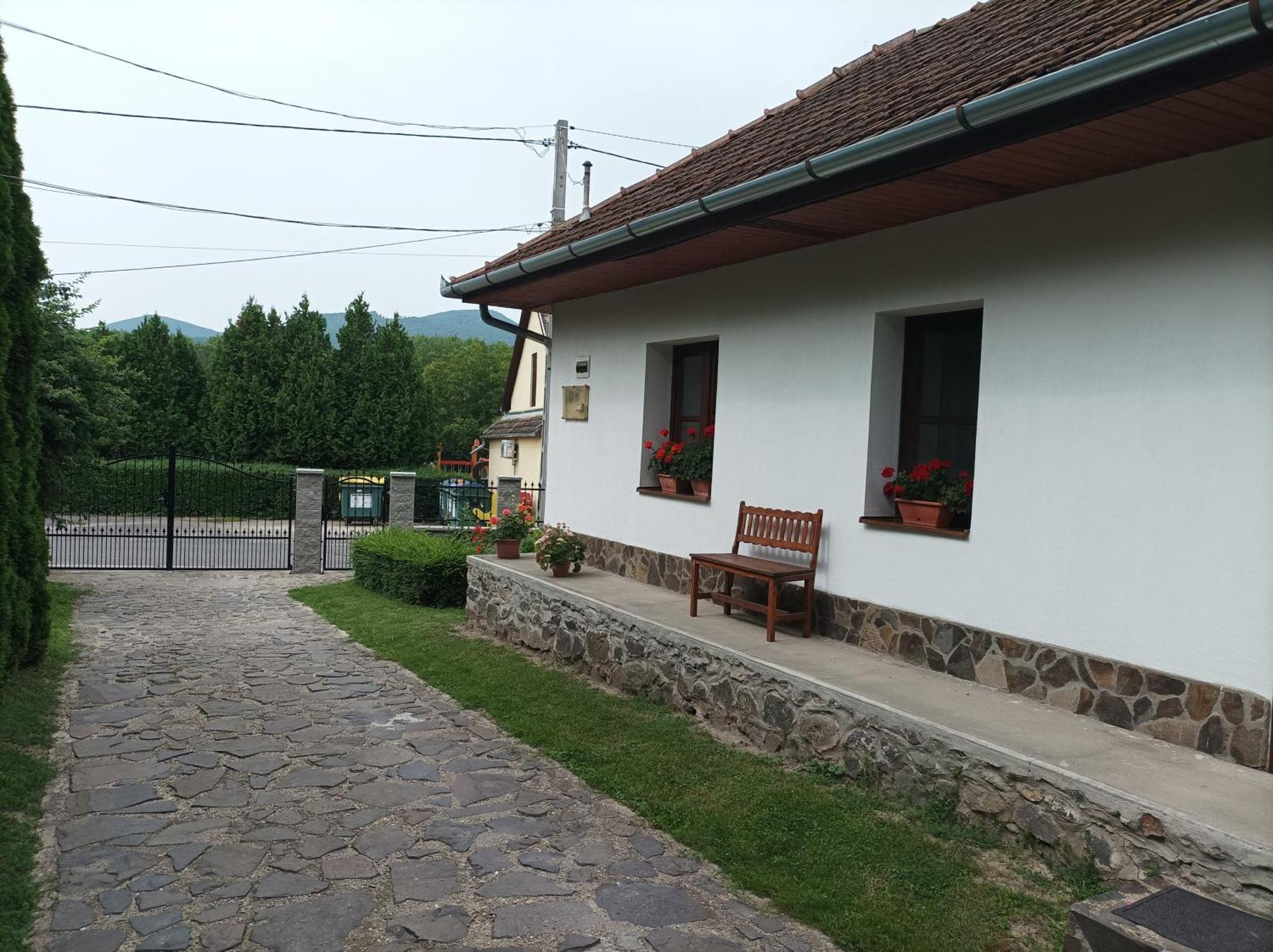 Kemences Vendeghaz Otel Mikohaza Dış mekan fotoğraf