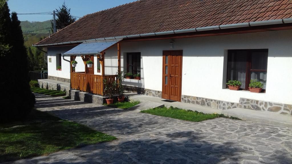 Kemences Vendeghaz Otel Mikohaza Dış mekan fotoğraf